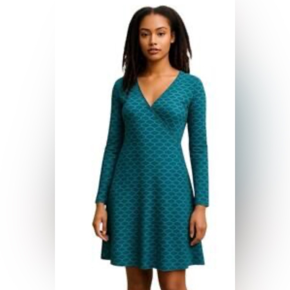 TITLE NINE SEAM DREAS PRINT BLUE JASE XS NWT Athletic Active Long Sleeve Dress